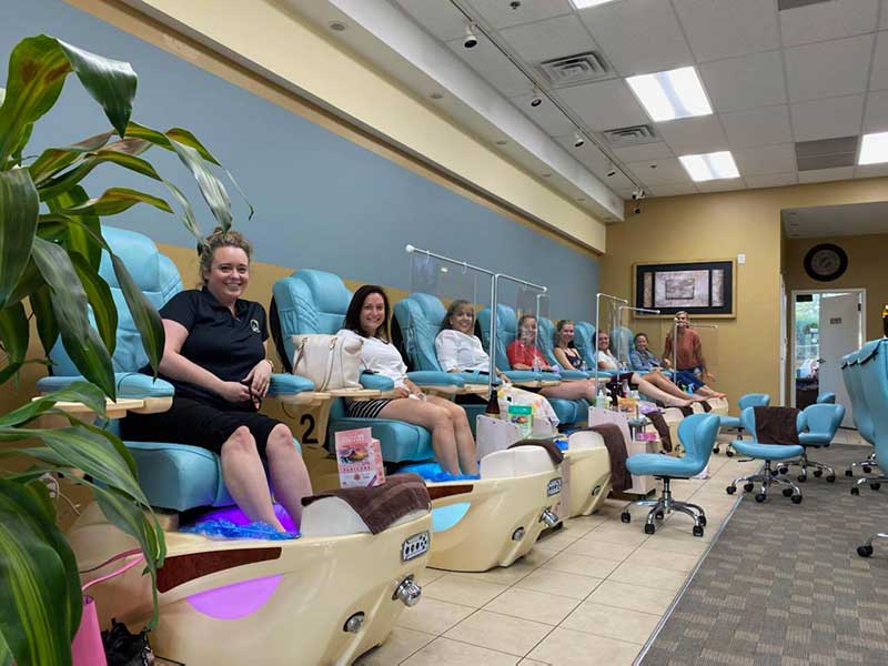 Ultimate Nails & Spa -Cần Thợ Làm CTN, Nhiều Thợ Bột Có Kinh Nghiệm In Lake Charles, LA.