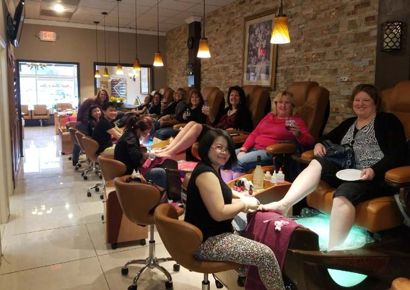Tiệm CEO Nails & Spa-Cần Thợ Nails In Moon Township PA