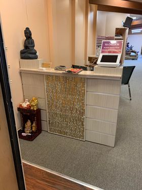 A.T Nails-Cần bán lại tiệm nails.